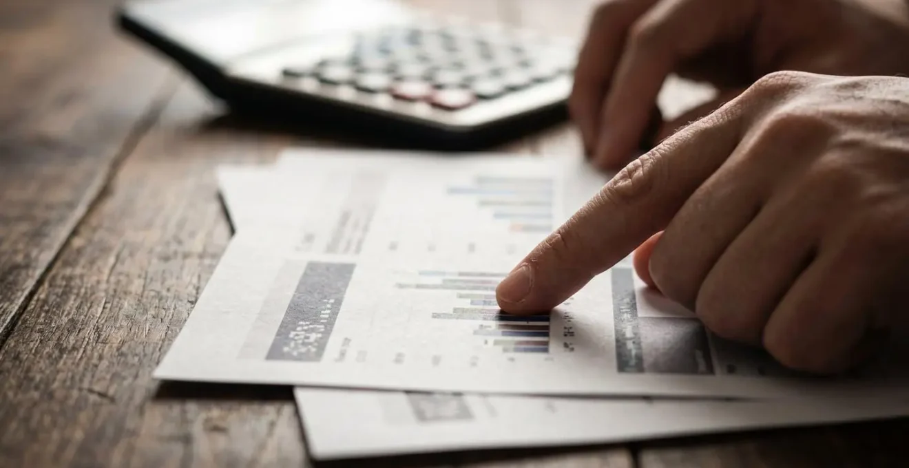 Analyse détaillée des comptes d'une copropriété avec calculatrice et graphiques